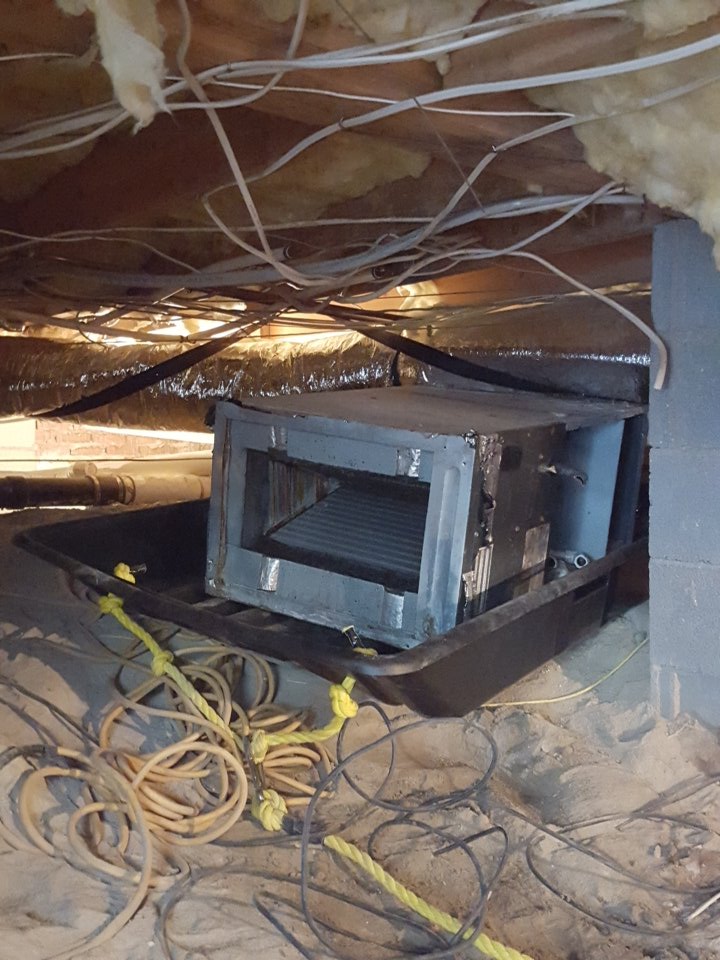 QuickWorksLLC's tweet image. Hvac sled being put to use. Sure beats sliding the air handler on pvc pipes. #hvac #heatingandair #hvachacks