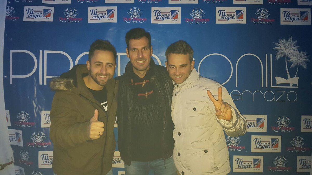 ShishabarNC's tweet photo. ShishaBar con Han de @gh16T5 y los socios de @ELPirataConil #conil #cadiz #hookah #narguile #shisha #Cachimba #GH16 https://t.co/TOWii14WwJ