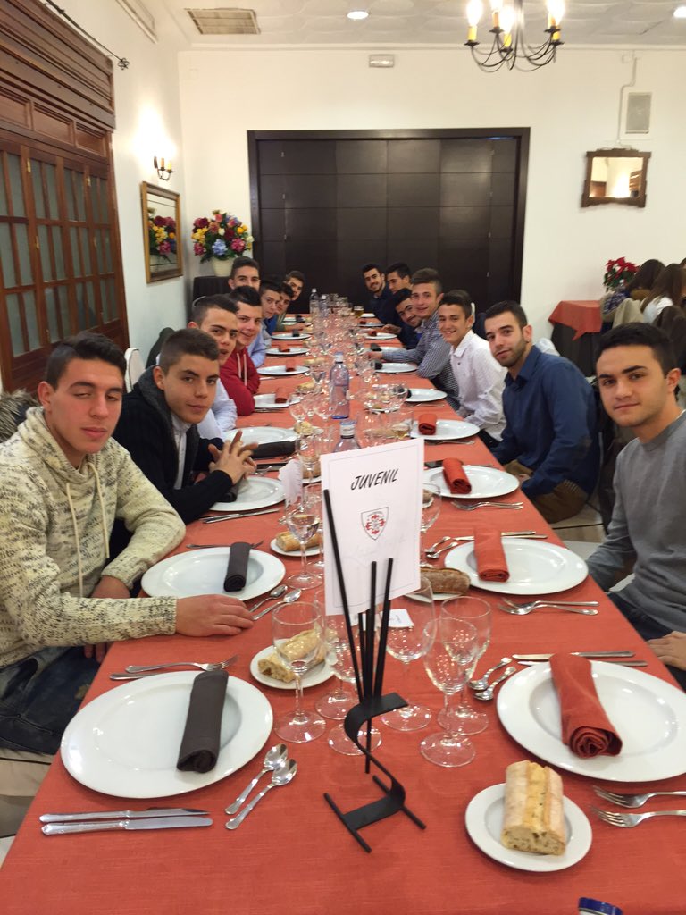 daimielrcf's tweet photo. Tradicional comida navideña del Club.¡ Felices fiestas a todos! https://t.co/sZFHUaqYWg