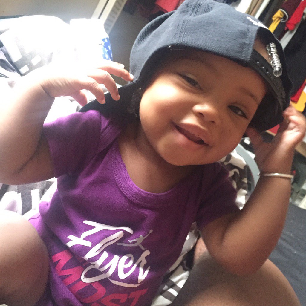 HighlyxFavored's tweet photo. Woke up to her trying on daddy stuff😂😍 https://t.co/nPRYFPAmQS