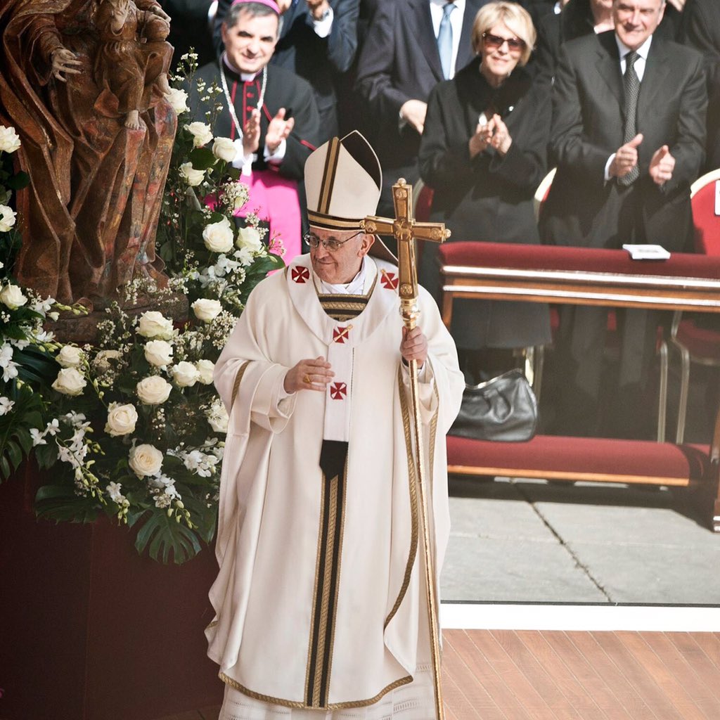 Papa Francisco: Bendecir a los hijos al comienzo y al final de la jornada es lo mas bello que pueden hacer por ellos