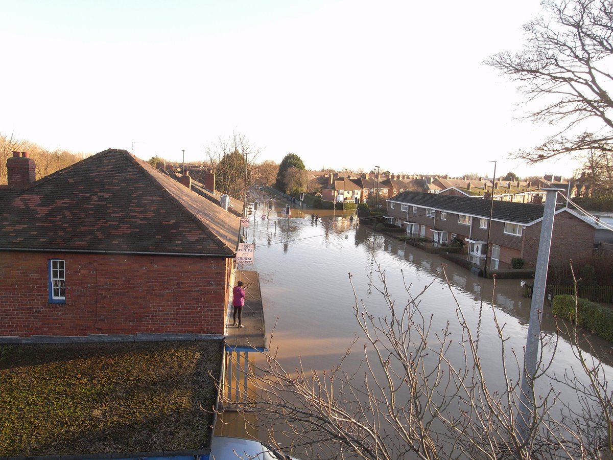 watertowers's tweet photo. #riverfoss #Flooding #York #Yearsley #Huntington ~ "Bet the chippy will be open" @BBCLookNorth @yorkpress https://t.co/352xaoOlDD