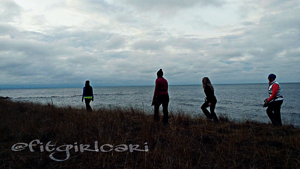 fitgirlcari's tweet image. #HappySunday to new connections! 👍👌#nowfollowingback @GTEM @SwissChocoWorld @ARTofWriting @vladunguru @frankenstupe