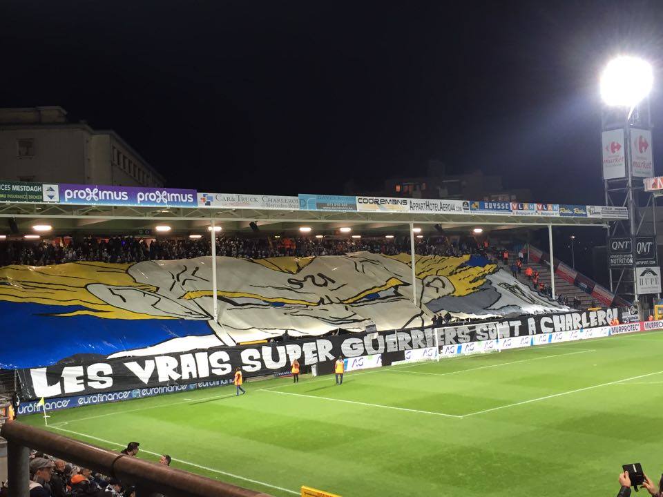 DBSuperFrance's tweet photo. Un tifo a été dévoilé par les supporters de Charleroi contre un de leur ancien joueur (Dewaest) fan de Dragon Ball. https://t.co/ppmEMqXGYp