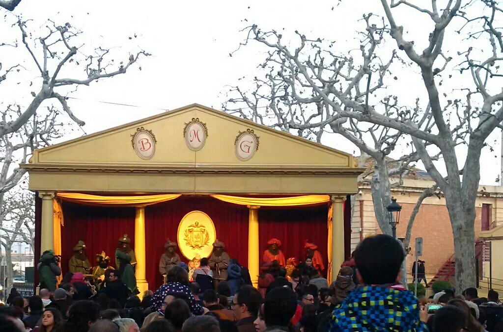 Ja tenim als missatgers reials recollint les vostres cartes.