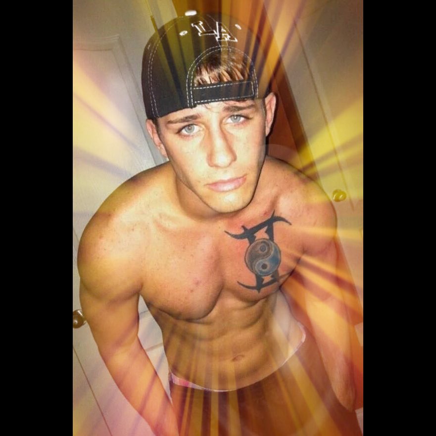 BradHartFanPage's tweet photo. Brad aka perfection👊🏼✨ https://t.co/gQfF3Y2ZpX