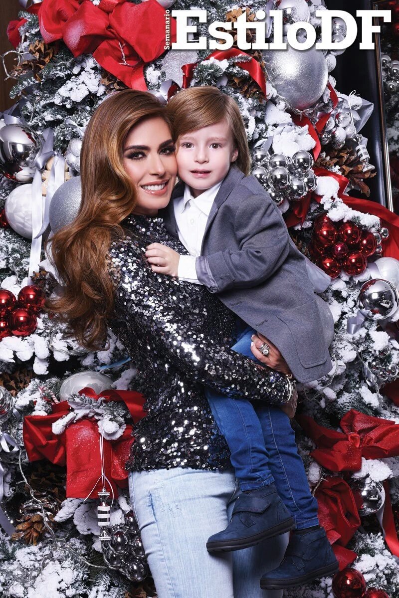 LasGalicitas's tweet photo. #Portada2015 @EstiloDF @GalileaMontijo🎄👏🏼😘💙💕💋😍 https://t.co/aSCZC5o9OK