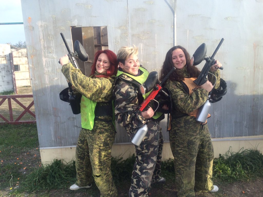 paintballtole's tweet photo. Los ángeles de Charlie!! Desde Torrijos, Noves, Rielves, Barcience,
Cobisa,.... @AnadeTena https://t.co/Yf98G6lrI1