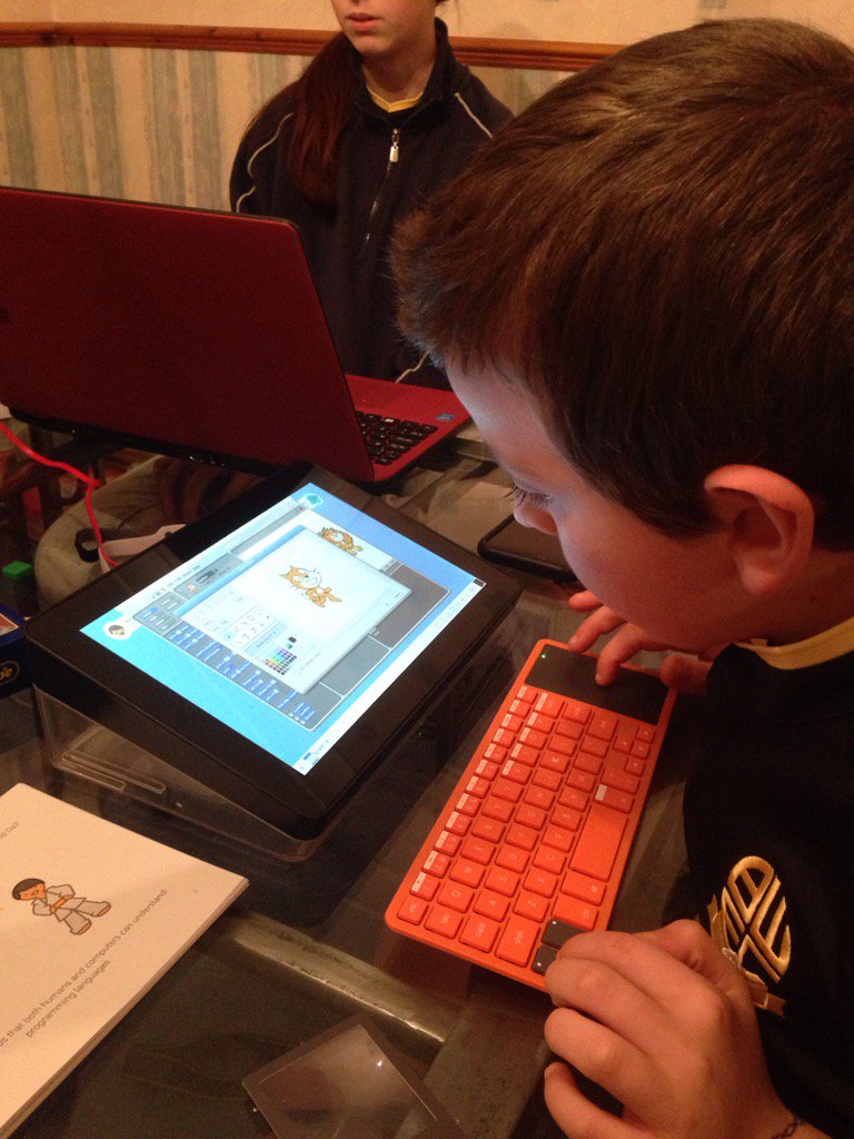 HowfenLilly's tweet image. @TeamKano up and raring to go 😀 #kanocomputer #fun #codinggame