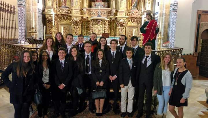 JDescendimiento's tweet photo. La juventud de Borriquita, Sto. Entierro, Pasión y Sgdo. Descendimiento, hoy en la función de S. Juan Evangelista https://t.co/zl0plxLcrZ