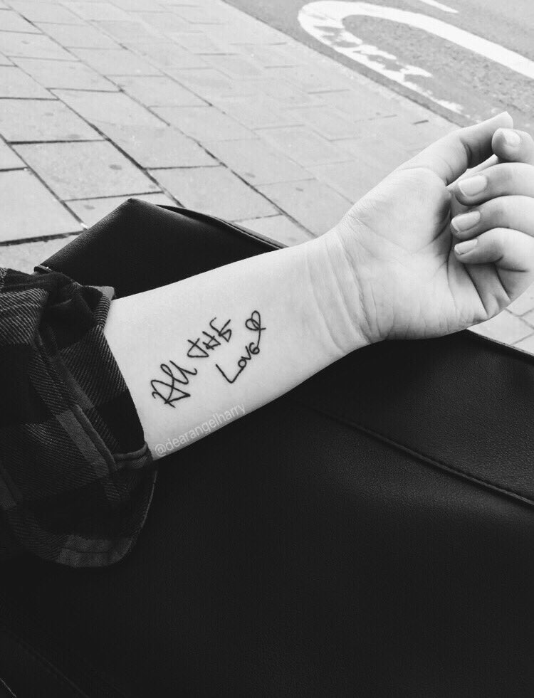 dearangelharry's tweet photo. @Harry_Styles 

I don't know if I'll ever hug you, either way I'm glad to be alive at the same time as you. https://t.co/6w6XZTcvBz