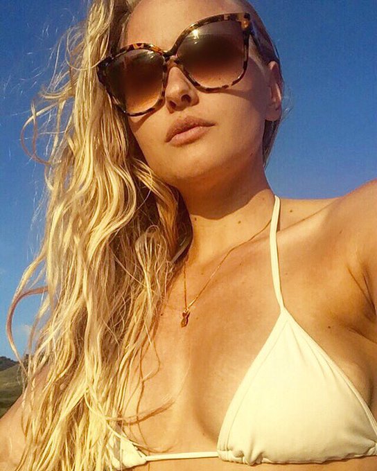 I need sun and salt water. #Mermaid #Hawaii #selfie #SelfieSunday https://t.co/mFYGx568se