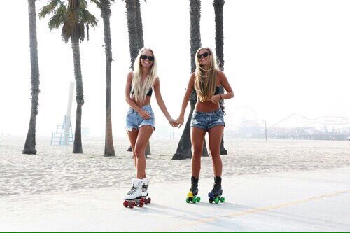 springbian's tweet photo. 18. Si pudieses elegir como pasar tus vacaciones con tus mejores amigas, cual escogerías? https://t.co/d1uXhvlUU0