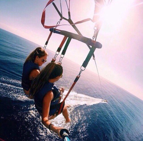 springbian's tweet photo. 18. Si pudieses elegir como pasar tus vacaciones con tus mejores amigas, cual escogerías? https://t.co/d1uXhvlUU0