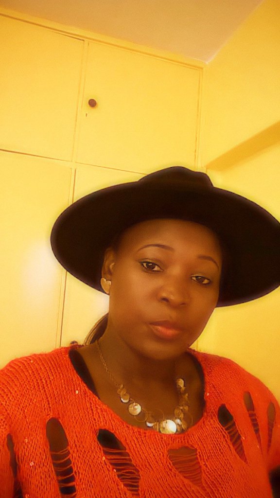 flomajoni's tweet photo. Seasonal Greetings 💖🎄💃🎅 Keep #Triumphing 💃💖 https://t.co/7lybzQ24Xw