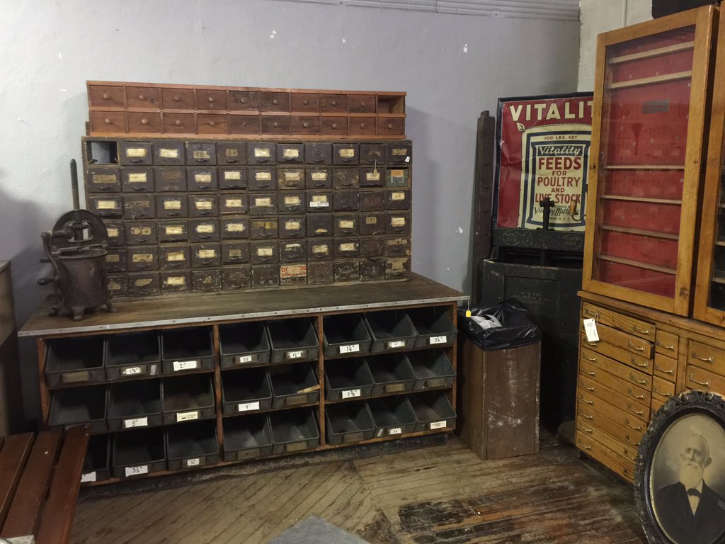WealthyProspect's tweet photo. Excellent side trip: #nomadictrading. #industrial furniture and accessories galore. https://t.co/YZbSzs9JzX