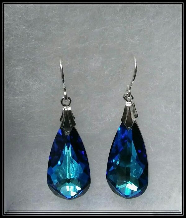hgcomplementos's tweet photo. Pendientes de plata con lágrima de cristal #swarovski. Una auténtica #joya a tu alcance! https://t.co/E2dsIbzW9d