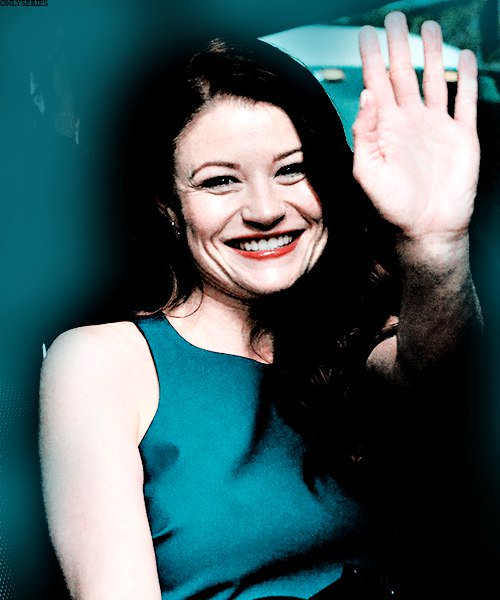 Happy 34th birthday, Emilie de  Ravin! 