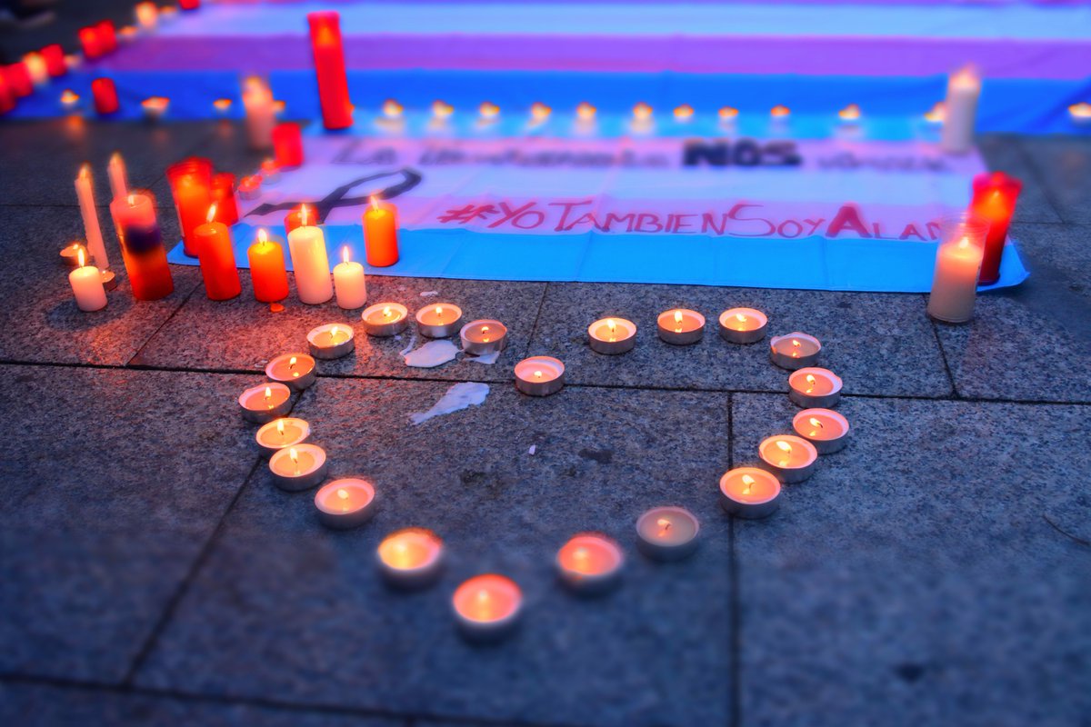 SocialcumbreS's tweet photo. Concentración  repulsa del asesinato social cometido sobre Alan, chico transexual #TodosSomosAlan fotos @AgustnMilln https://t.co/B8OeGPH4kq