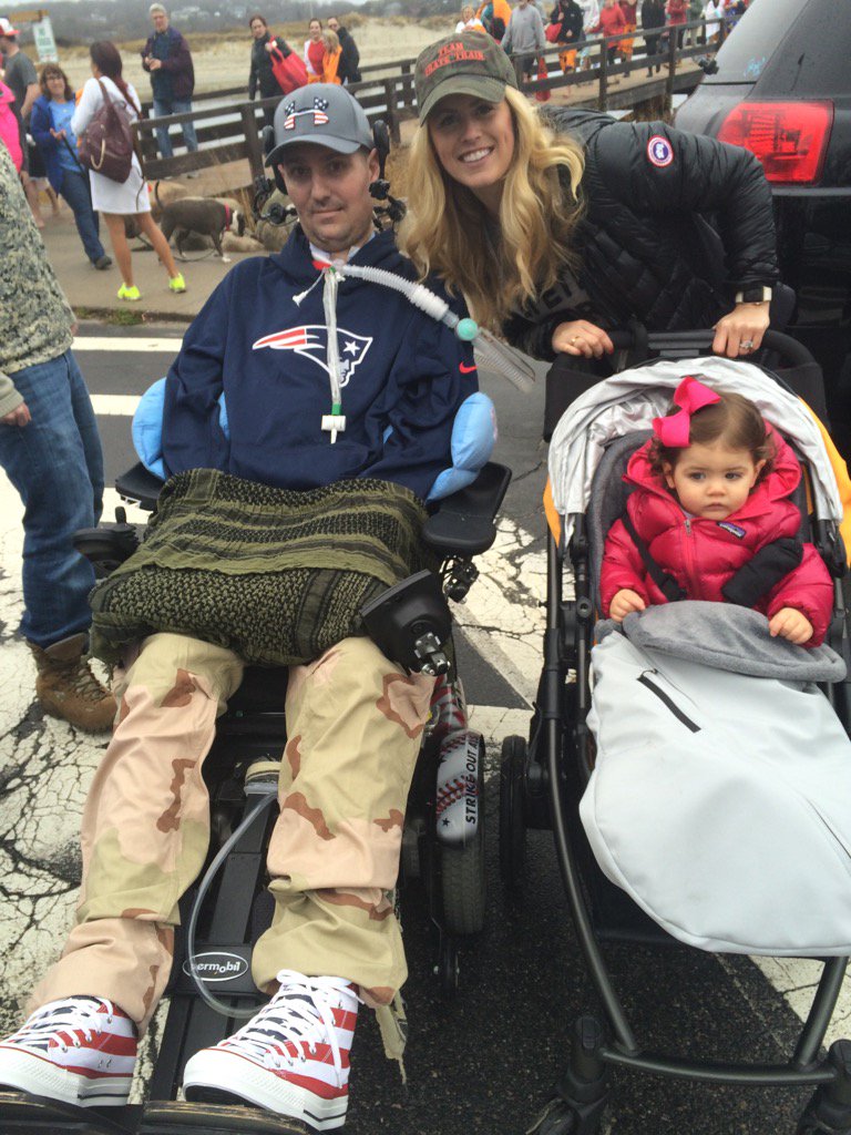 sjforman138's tweet image. Fratea family, Pete, Julie and Lucy at the Plunge #wcvb #boston @PeteFrates3