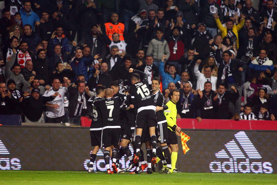 Besiktas's tweet photo. Gururlan burası #Beşiktaş

#LiderBeşiktaş https://t.co/SLzYbyn8KT