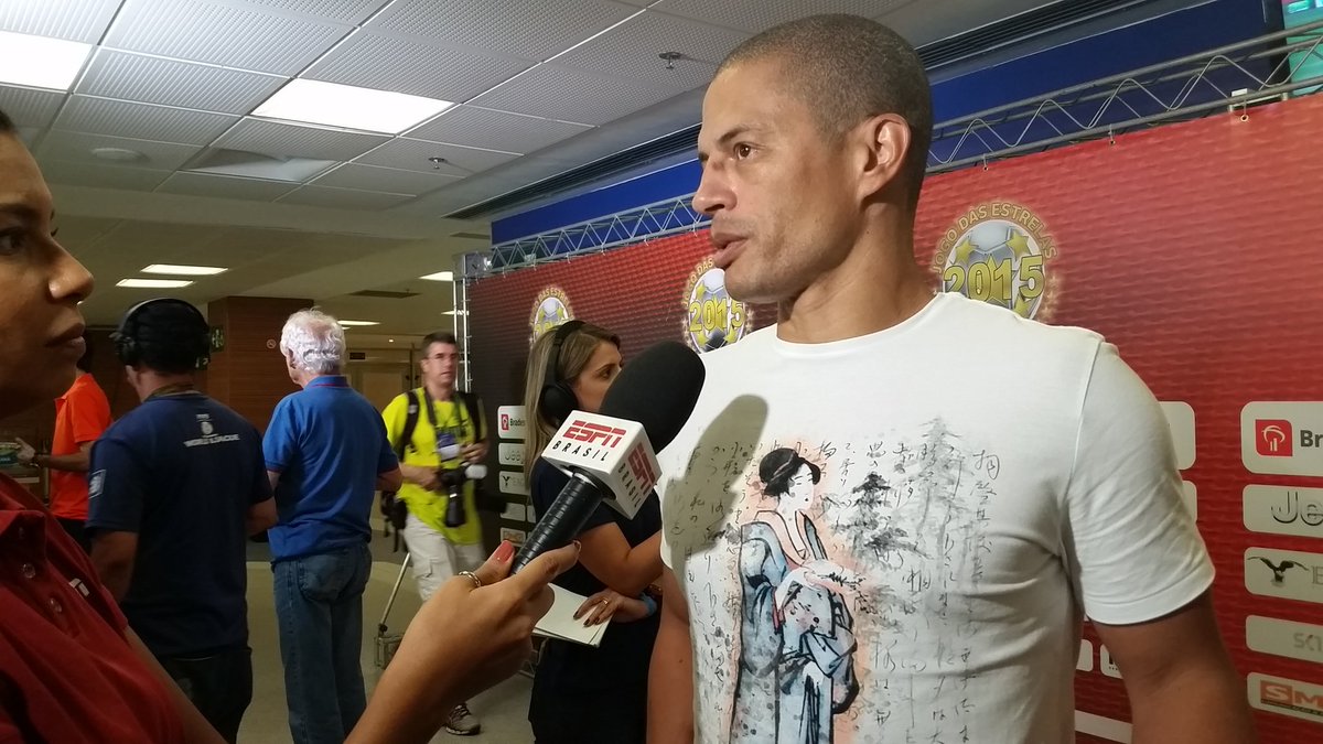 fimdejogo's tweet photo. alex falando sobre a @FootballRebirth #JogoDasEstrelas https://t.co/6UBvaqZG7j