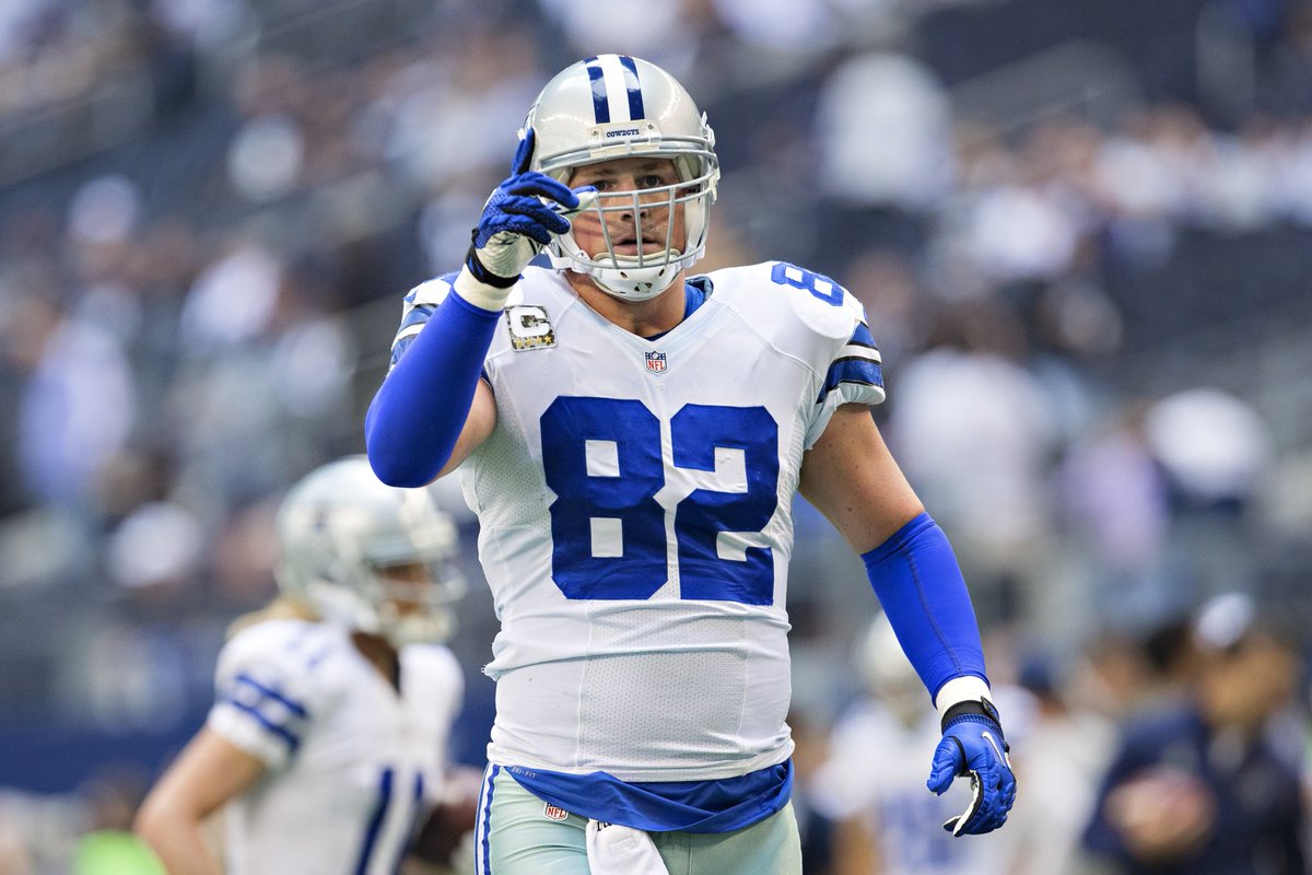 Jason Witten has a catch in 118 straight games, passing Michael Irvin for a...