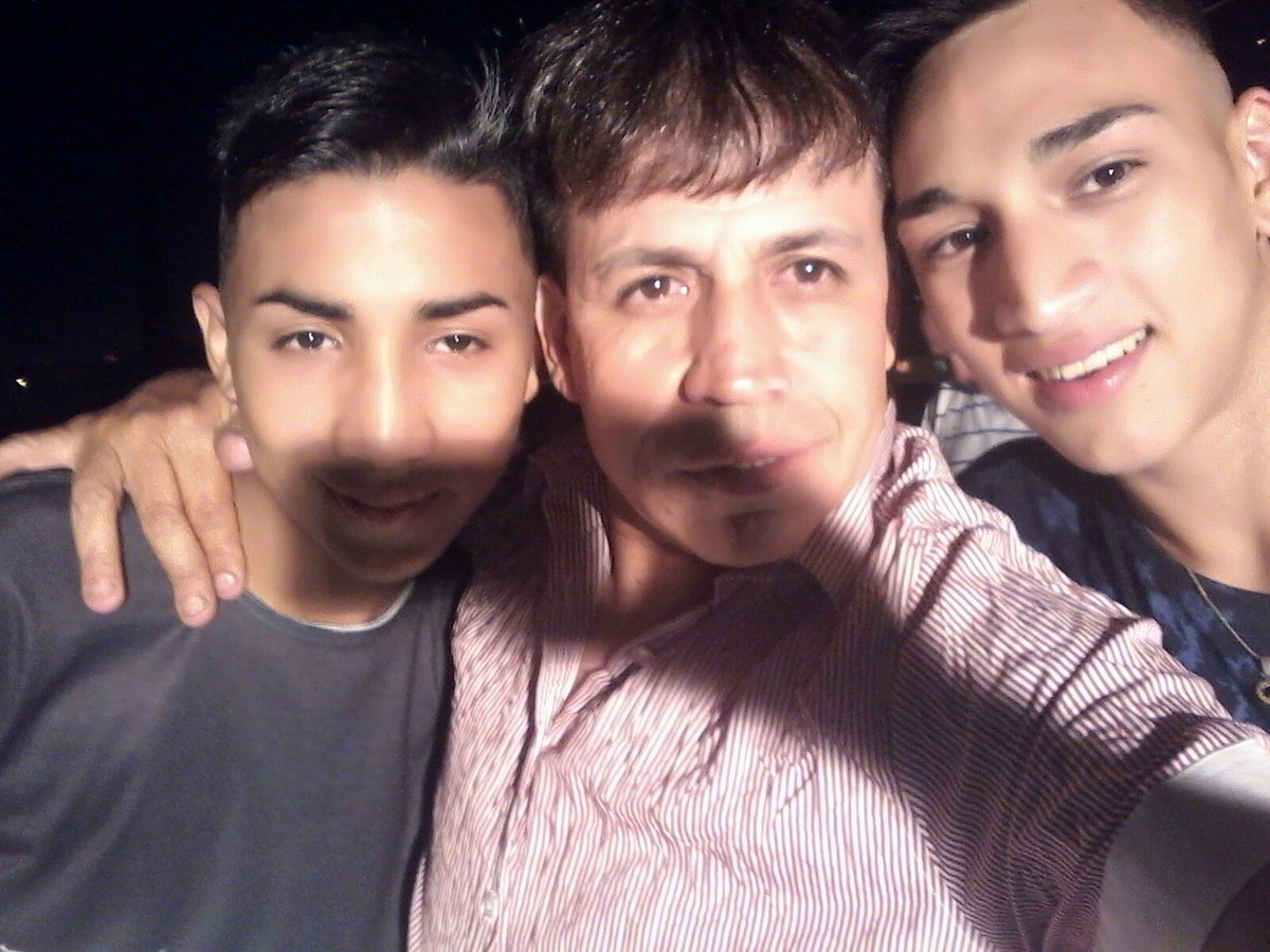 DaniGonnzalez32's tweet photo. #Selfie #Navidad #ConelTio https://t.co/OEIu3CKdmZ