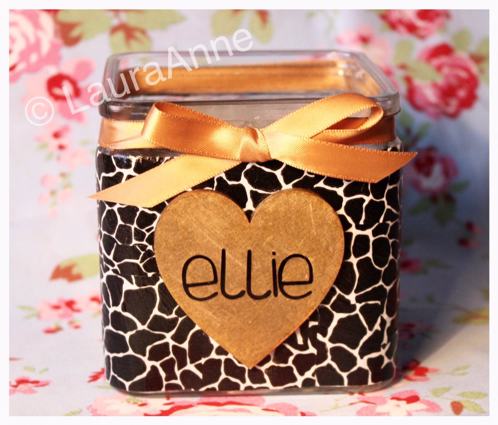 LPmakeup's tweet photo. Check out #LauraAnne where I make makeup brush vases like this one π https://t.co/1KEovknPdT #handmade #makeup #vase https://t.co/qLnlC0xodc