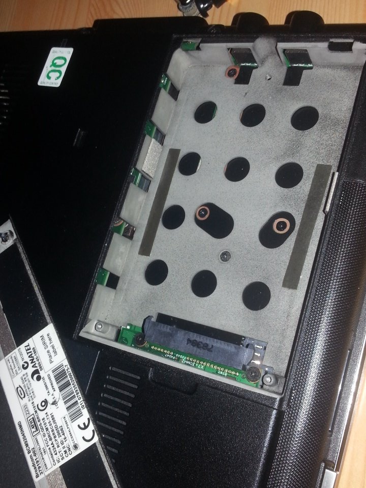 brave895's tweet photo. Cuidal que voy!!! 🔧🔪☺💻💿 #EmpastraetaAssegurada #CanviDeDiscDur #Formateig #Explorant https://t.co/Z36y4iwftn