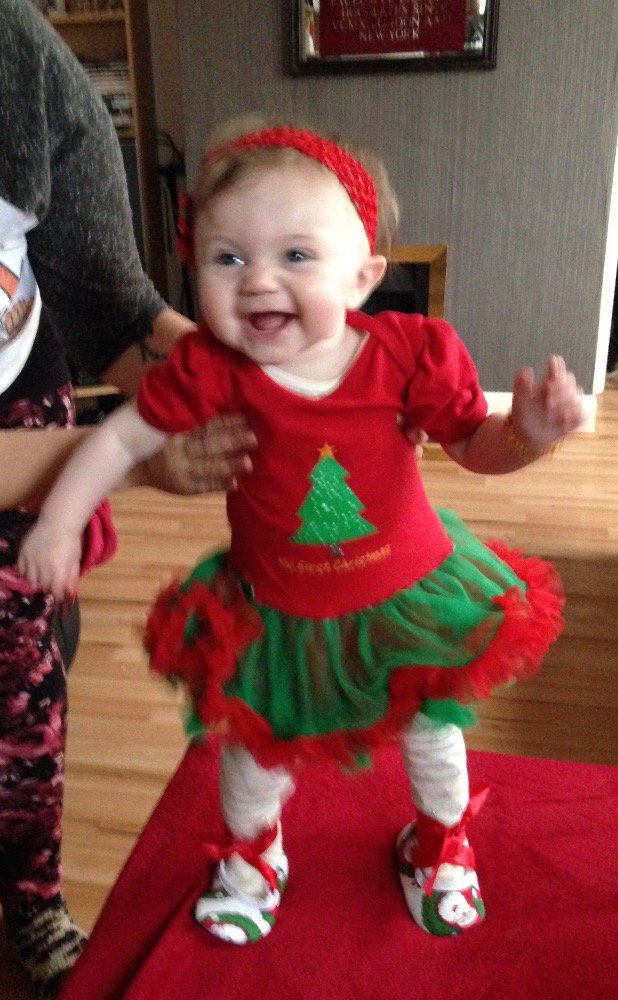 shezneyH's tweet photo. My gorgeous chrostmas babe https://t.co/O5Z8ZNHuZG