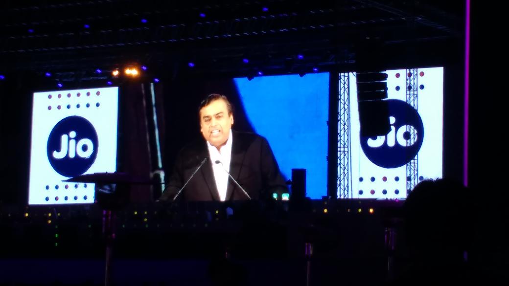 PankajSorathia's tweet photo. #CelebratingJio

Sh.MDA, Smt.NMA, Esha, Akash n @iamsrk on screens at Jamnagar

Awesome Evening it was... https://t.co/ZPj0rwP3yj