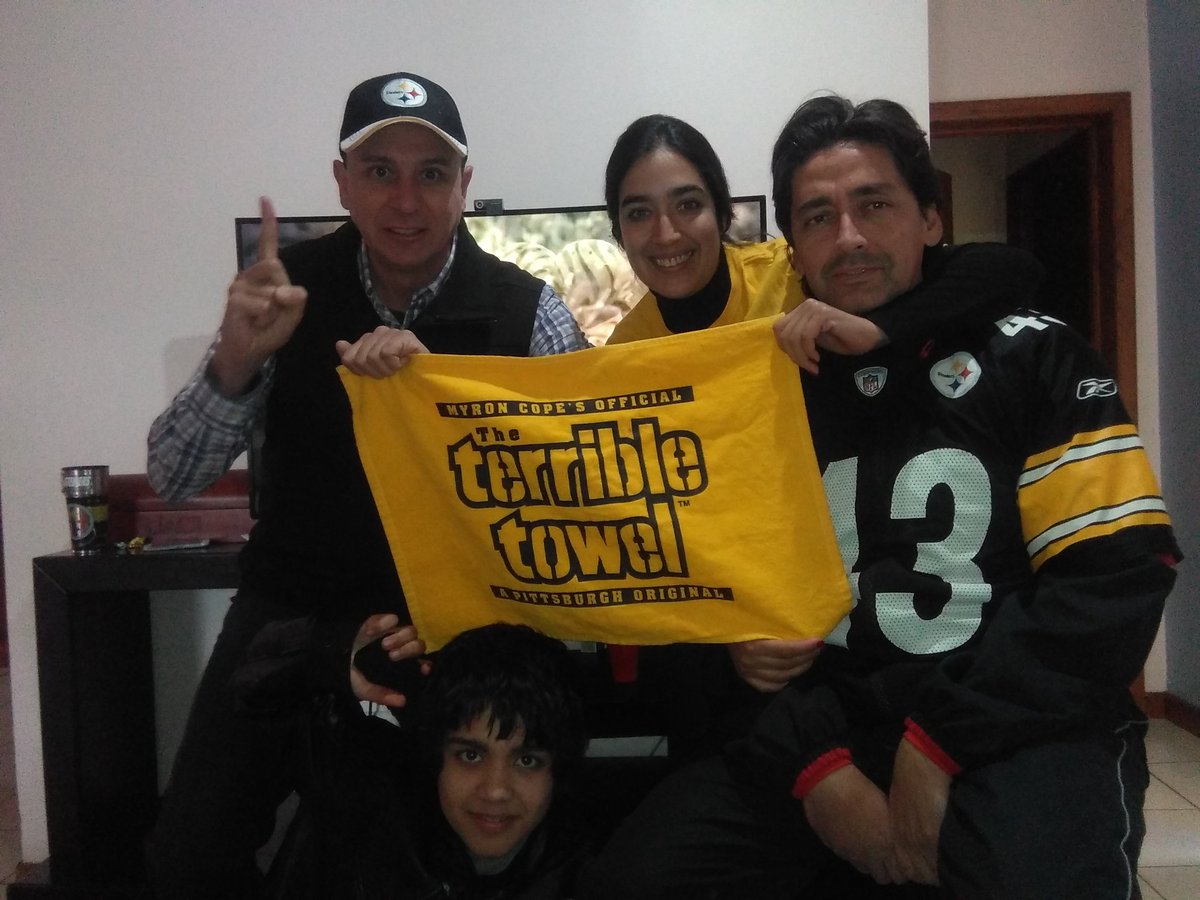 BrendaCGonzalez's tweet photo. Vivimos la pasion NFL
#Corazon de acero
#SuperFanNFL 
 https://t.co/YRNACUTMM2