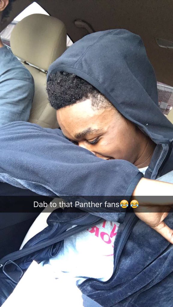Dstrad25's tweet photo. #Dabbbbbbb😂 https://t.co/46TPbCatG7