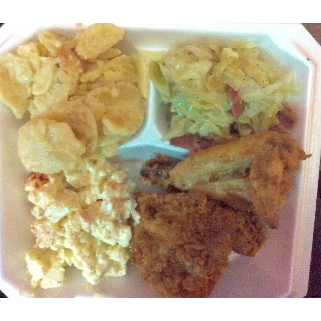 Tall_CocaCola's tweet image. My Mom Does It When She Do It😍😋🍴 #SundayDinner #Torchh