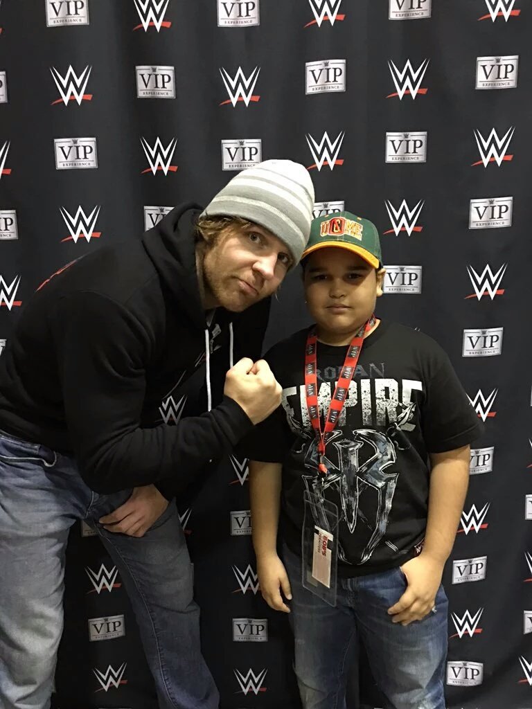 HeHasCrazyMinds's tweet photo. Me with my fans. #Heartford https://t.co/dzv2awaVlC
