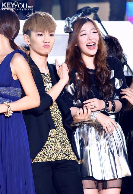 Sulli And Key Hug