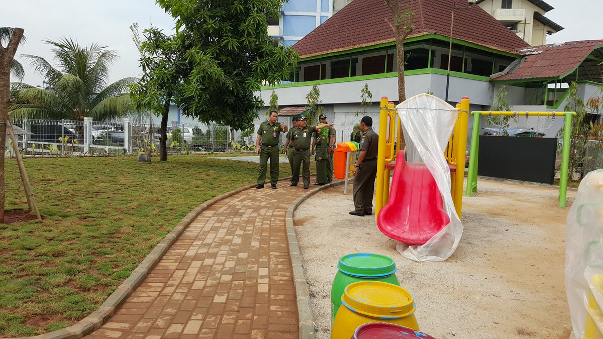 Wakil Walikota JP beserta jajaran meninjau kesiapan terakhir RPTRA Intiland Teduh Karet Tengsin. <a href="/BeritaJakarta/">Berita Jakarta</a>