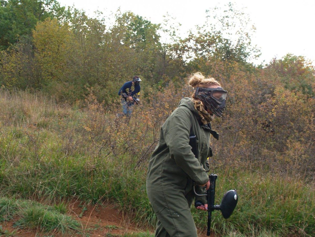 FTGpaintball52's tweet photo. Le paintball, un sport de mec? L'association est composée de 2 adhérentes et accueille régulièrement des joueuses ! https://t.co/9ocqFYFL94