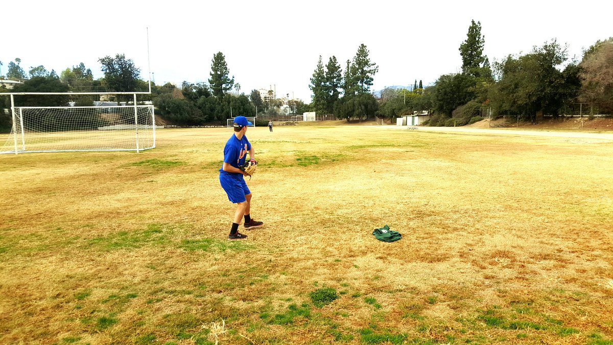 Deejaycar's tweet photo. #Pasadena Sunday #baylorbaseball #pepperdinebaseball #longtoss https://t.co/QnAGIYljGs