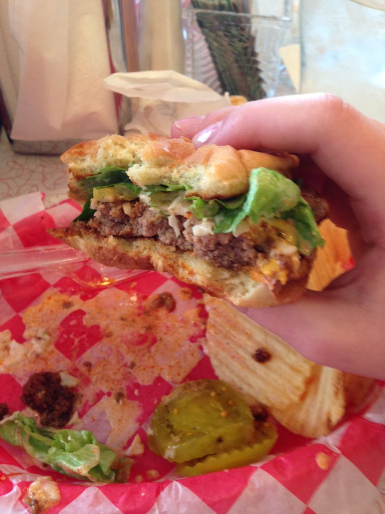 sarahAhannah's tweet photo. The true look of eating this burger #carolinaburger #rockys https://t.co/Vgqf2HarGD