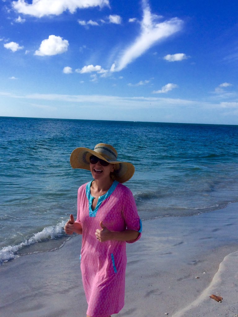karabro6's tweet photo. Amazing day at Bonita Beach with Mom ❤️#theonesilove #FLChristmas https://t.co/pqF0wUkdEe