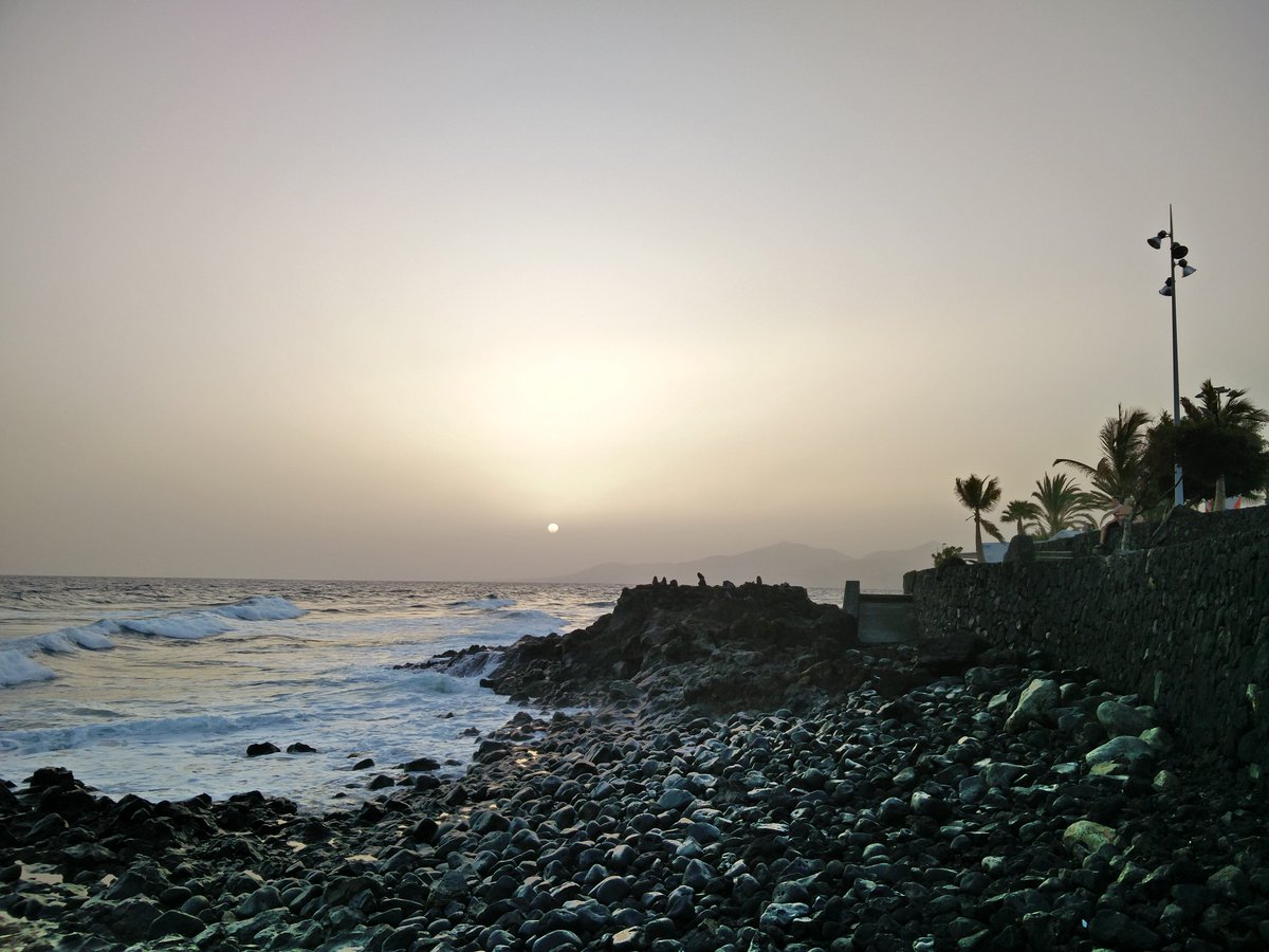 ubtorres's tweet photo. Sunset in Lanzarote! #happyholidays #spain https://t.co/5hiw1jALPd