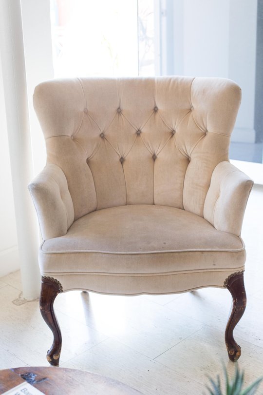 #CityLiving tip: Incorporate some plush furniture &amp; #art to break up the monotony! bit.ly/1QbYFC8