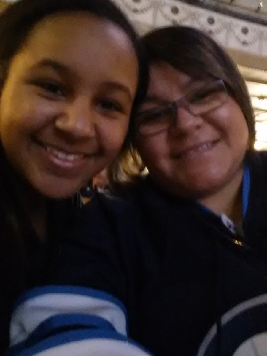 njmmckay's tweet photo. Having supper before heading to the #JetsvsPens game. Mother/Daughter date! #GOJETSGO #themet #vintage https://t.co/DImdHoaEgv