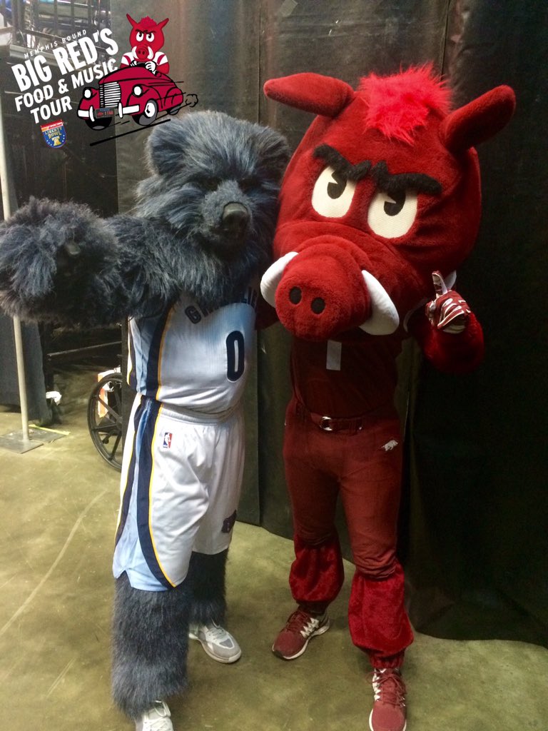 RazorbackBigRed's tweet photo. It's happening tonight here at the @memgrizz game! Thanks @grizz for letting me crash your court! 🏀 #BigRedRoadTrip https://t.co/1KNnAJDoe9