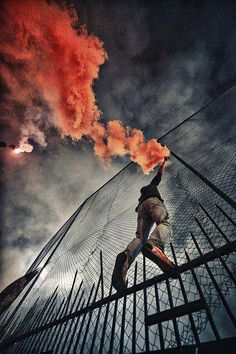 Vreen_Bck's tweet photo. Bomb Smoke.. https://t.co/5GMBL2HBW4