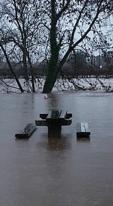 Bean2Baby's tweet photo. Thinking of everyone affected by the flooding. It's been bad in Otley. Have you been affected?#flood #otley #leeds https://t.co/Zgsti996dQ
