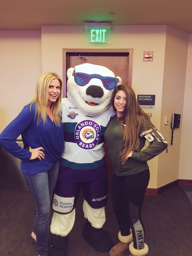 MarthaSugalski's tweet photo. Cause hanging with Shades is cool @OrlandoHockey @Malbec_5 https://t.co/S1gbrsoIwk