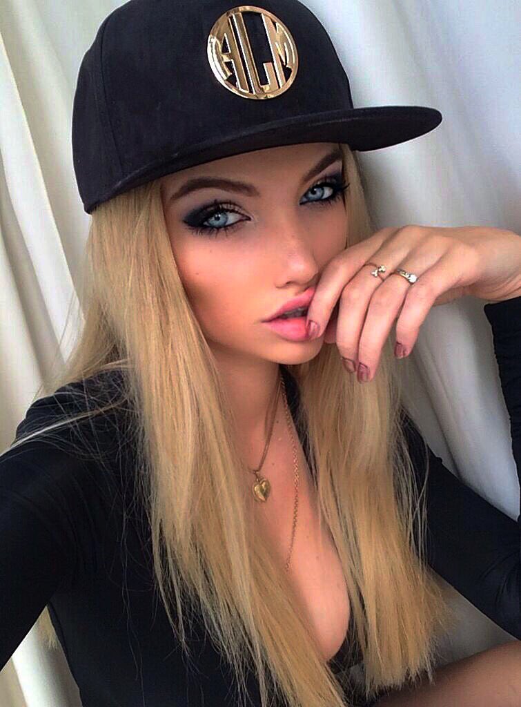 ALLUMEELIFE's tweet photo. Our 24k gold suede SnapBack coming soon! #SnapBack #DOPE #fashion #New #fashionblogger #allumee #beautiful #blogger https://t.co/X257eybtkM